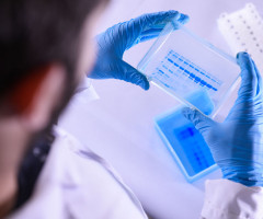 O companie primește 1,6 miliarde de dolari de la americani pentru a livra un vaccin anti-COVID anul acesta