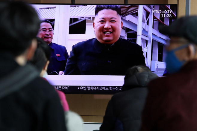 Primele imagini cu liderul de la Phenian, Kim Jong-un, după o absență de 20 de zile