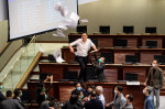 Ciocniri între legislatori în Parlamentul din Hong Kong
