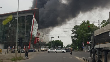 incendiu liberty center mall