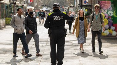 BARCELONA, SPAIN - MARCH 15: A Metropolitan police officer halts tourists strolling through Las Ramblas on March 15, 2020 in Barcelona, Spain. As part of the measures against the virus expansion the Government has declared a 15-day state of emergency which will come into effect today. The Government of Spain has strengthened up its quarantine rules, shutting all commercial activities except for pharmacies, food shops, gas stations, tobacco stores and news kiosks in a bid to stop the spread of the novel coronavirus, as well as transport. Spaniards must stay home except to go work but working for home is recommended, going to buy basic things as food or pharmacy products is allowed but it must be done individually. The number of people confirmed to be infected with the coronavirus (COVID-19) in Spain has increased to at least 6,391, with the latest death toll reaching 196, according to the country’s Health Ministry. (Photo by David Ramos/Getty Images)