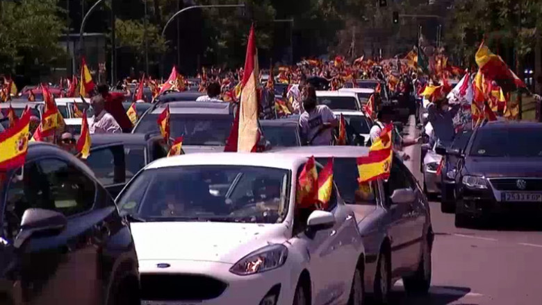 Proteste în Spania, convocate de extrema dreaptă, împotriva restricțiilor anti-COVID. Manifestanții au cerut demisia premierului