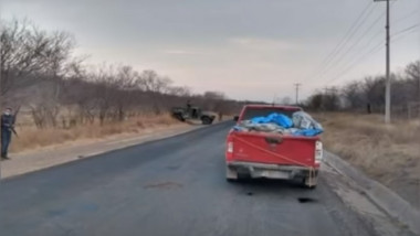 Camionetă cu 12 cadavre găsită pe un drum la granișa dintre două state mexicane