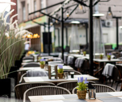 Majoritatea românilor intenţionează să ia masa în oraş după ridicarea restricţiilor. Cei mai mulți la restaurant