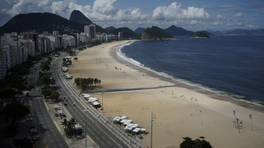 RIO DE JANEIRO, BRAZIL - MARCH 22: General view of an empty Copacabana Beach during a lockdown aimed at stopping the spread of the coronavirus (COVID-19) pandemic on March 22, 2020 in Rio de Janeiro, Brazil. Sundays would normally be a busy day, but is relatively quiet with additional precautions being taken amid the coronavirus (COVID-19). Rio de Janeiro´s state government imposed restrictions to public transport. Bus lines and trains are closed, ferries and subway are running at a limited capacity. According to the Ministry of Health, as of Sunday, March 22, Brazil had 1.546 confirmed cases of the coronavirus (COVID-19) and at least 25 recorded deaths. (Photo by Wagner Meier/Getty Images)