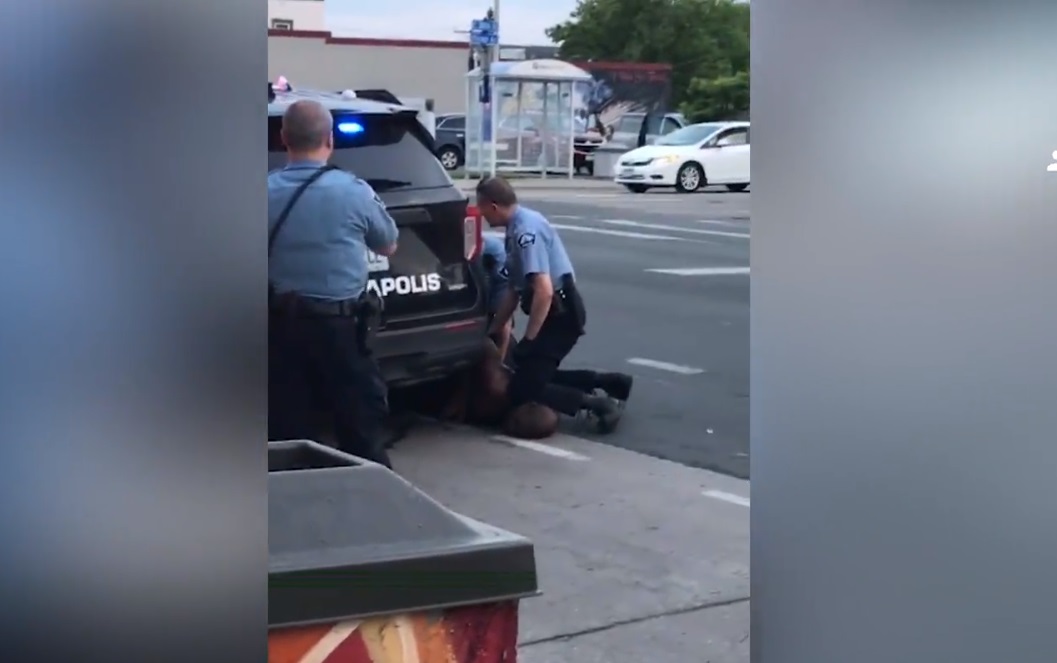 Politia din Minneapolis a folosit de 428 de ori practica ingenuncherii pe gatul celor retinuti. Doua treimi erau afro-americani