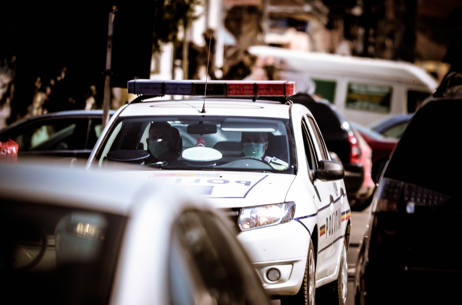 Hoț de mașini oprit cu focuri de armă în București
