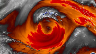 uragan furtuna tropicala satelit