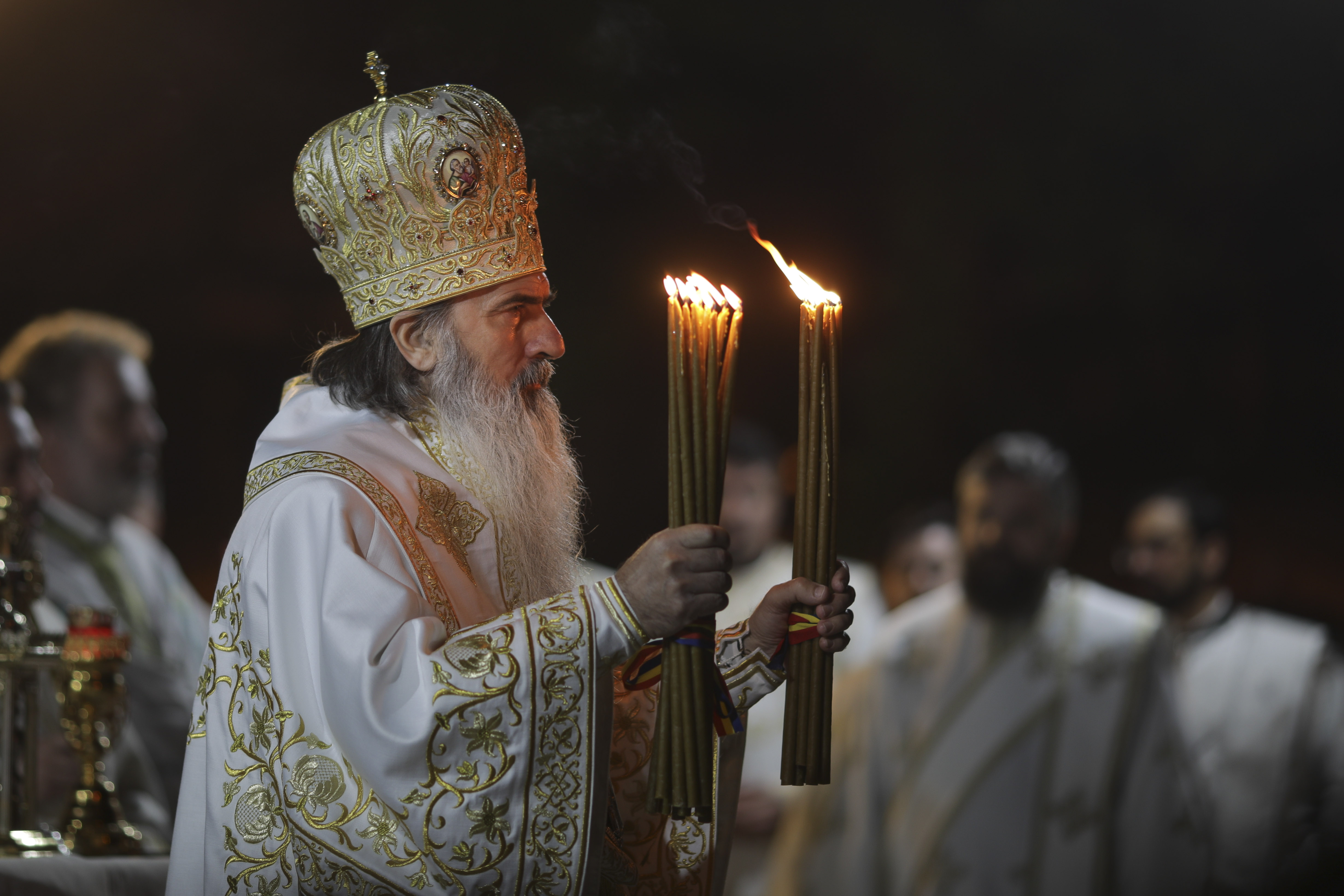 Premierul, sfat pentru Arhiepiscopul Teodosie: „Să îndemne credincioşii la respectarea regulilor”