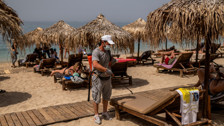 turisti plaja din grecia