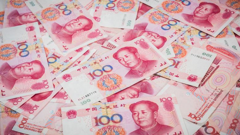 Bancnote chinezesti in valoare de 100 yuani