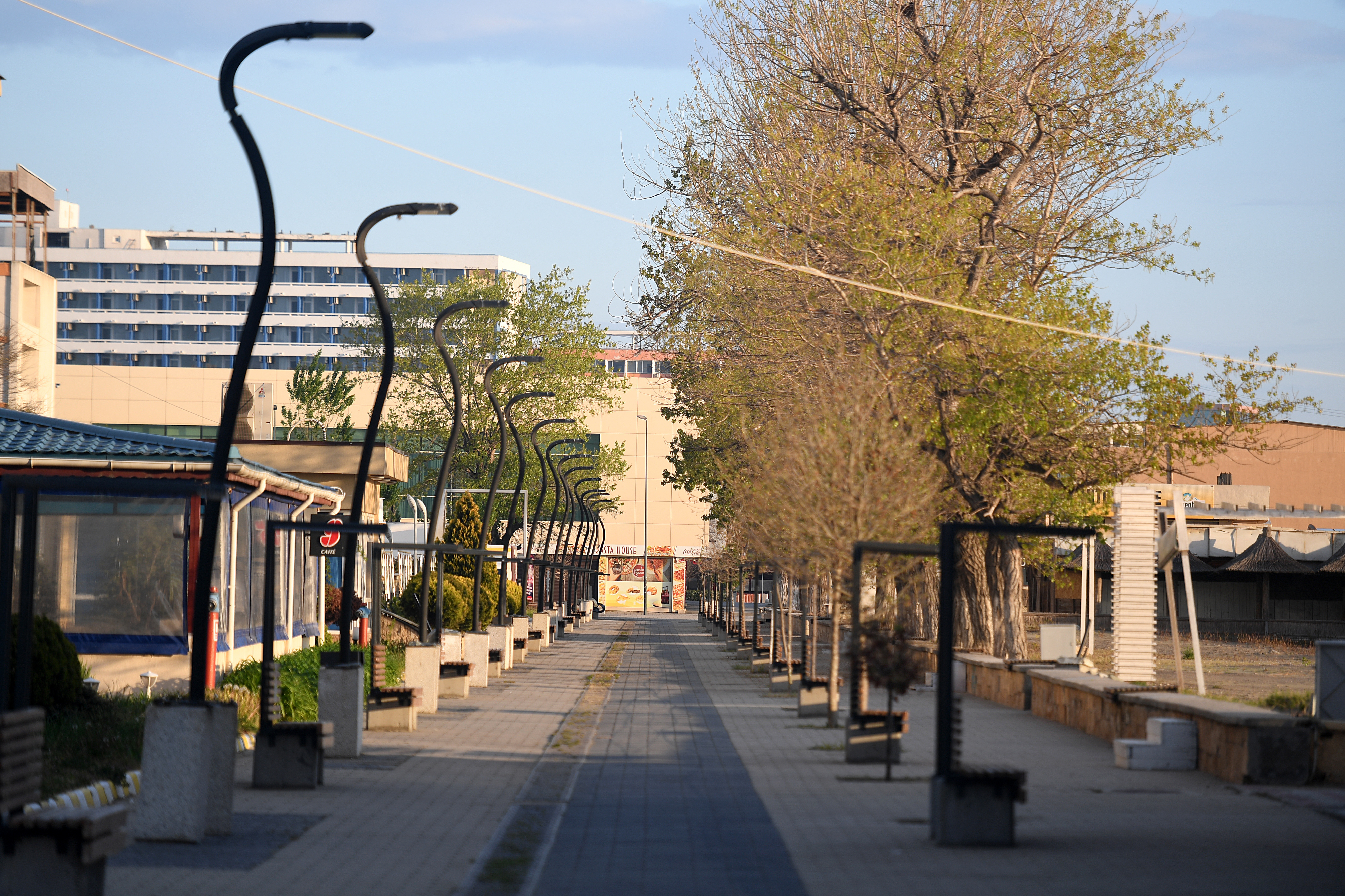 Începe "Litoralul pentru toți", cu reduceri de până la 65% față de vârful sezonului. O noapte de cazare costă de la 40 la 520 de lei