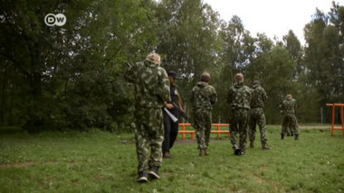 Tabără de antrenament militar pentru tineri în Rusia