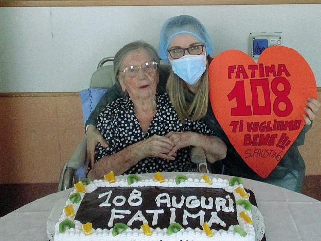 O femeie de 108 ani care s-a vindecat de Covid-19 în luna mai a fost vaccinată