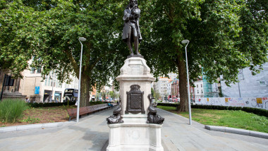 Statuia lui Edward Colston din Bristol a fost dărâmată de manifestanții antirasism