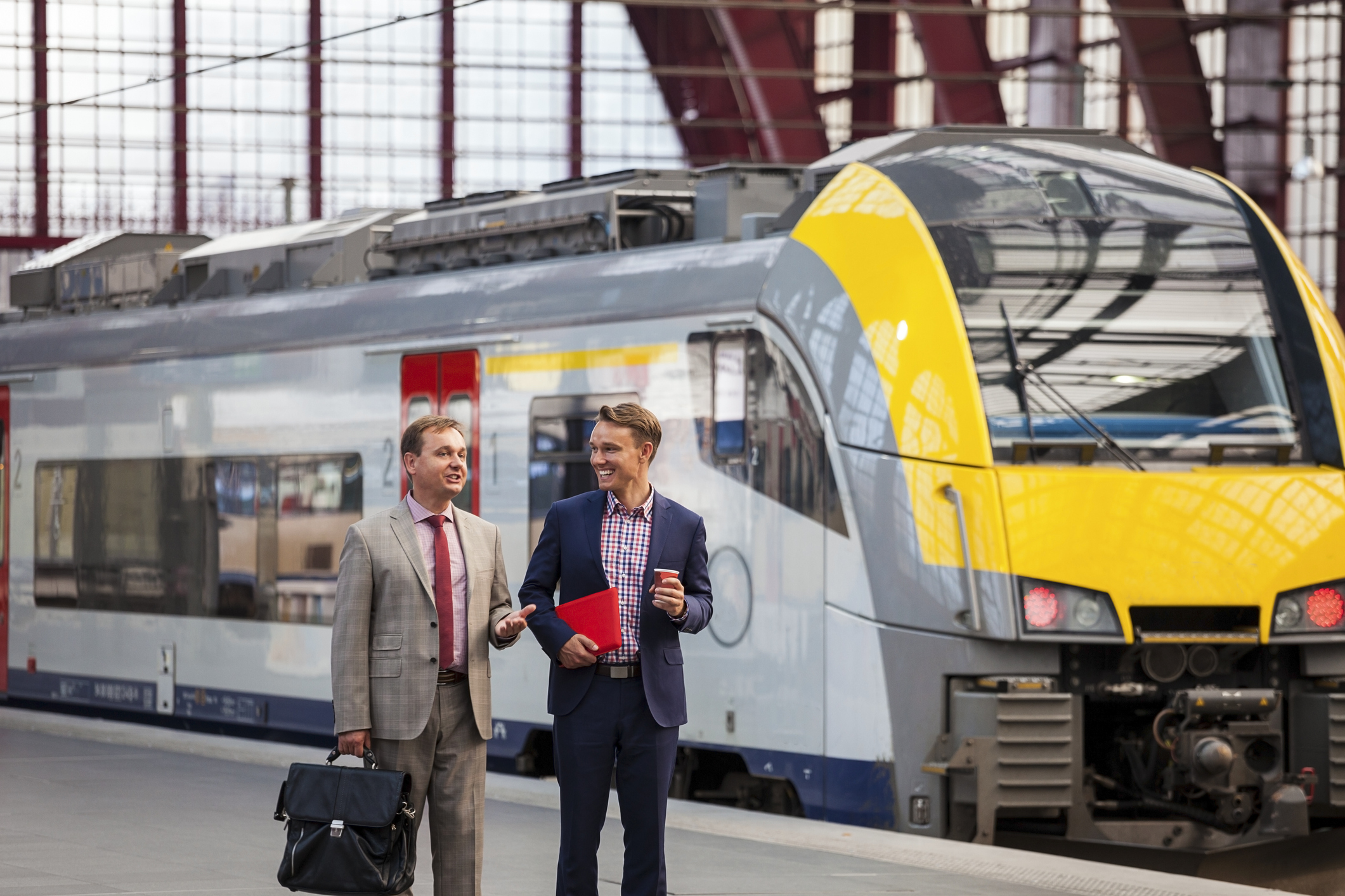 Agenţia Europeană de Mediu încurajează mersul cu trenul. Transportul feroviar a reprezentat sub 1% din emisiile poluante
