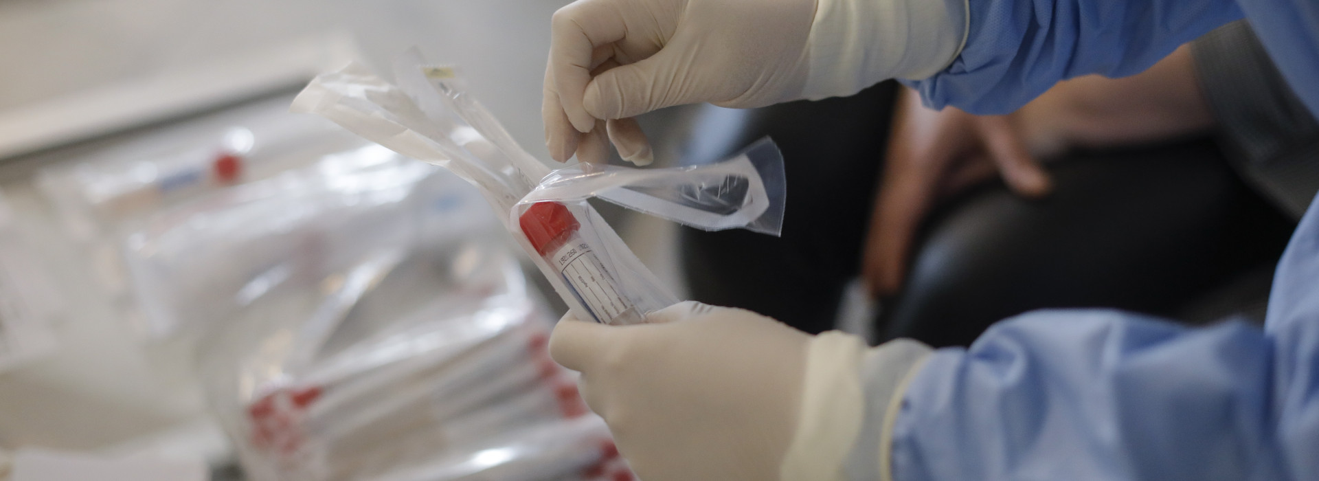 teste medic laborator coronavirus covid 19 ID134454_INQUAM_Photos_George_Calin