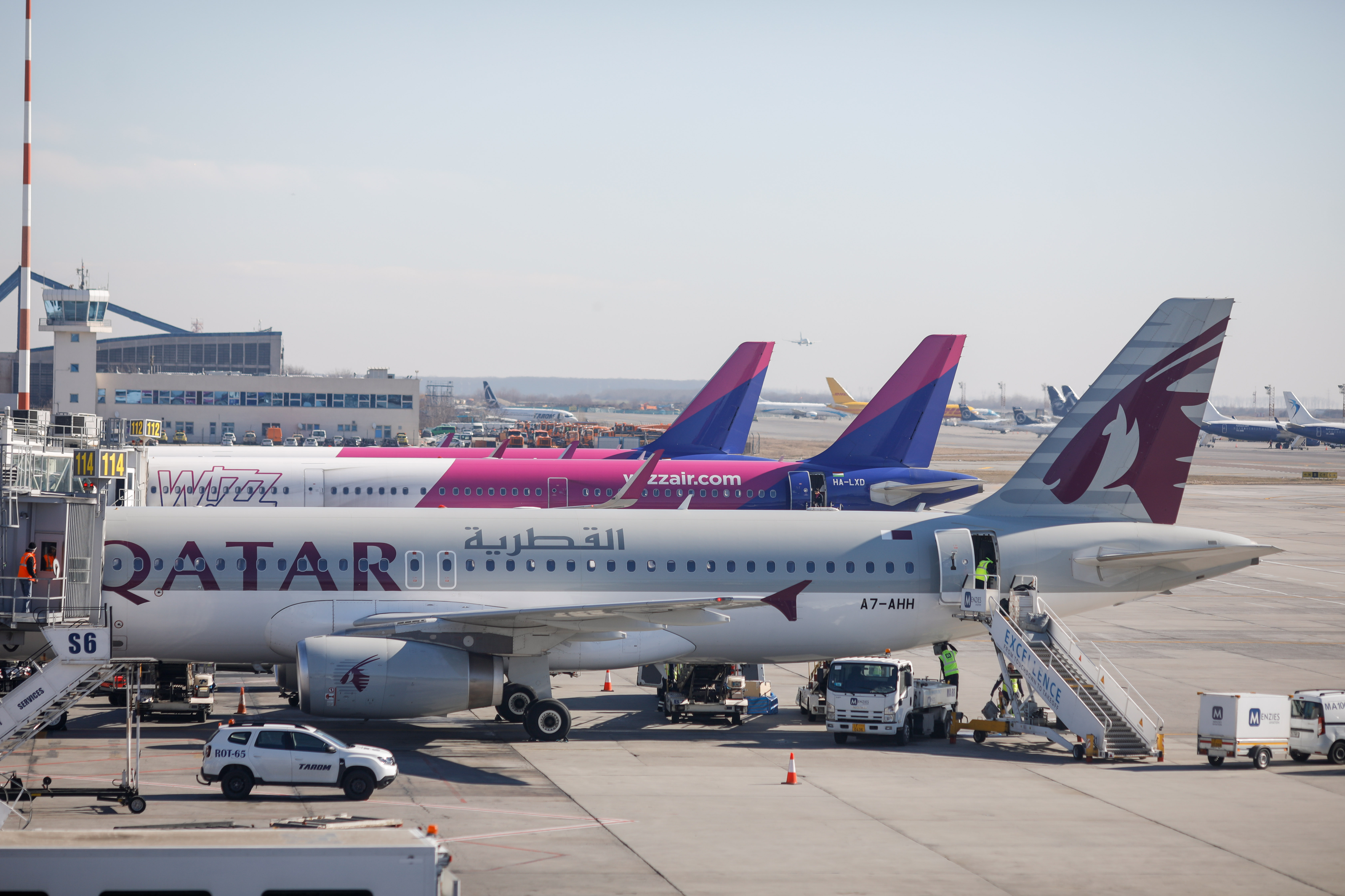 Aeroportul Henri Coandă își reduce aproape la jumătate activitatea de îmbarcare, din cauza traficului scăzut