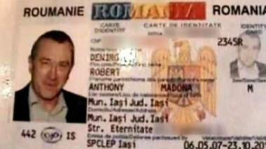 Un român s-a folosit de un buletin fals cu poza actorului Robert de Niro pentru a lua credite