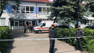 atac scoala slovacia politie fb