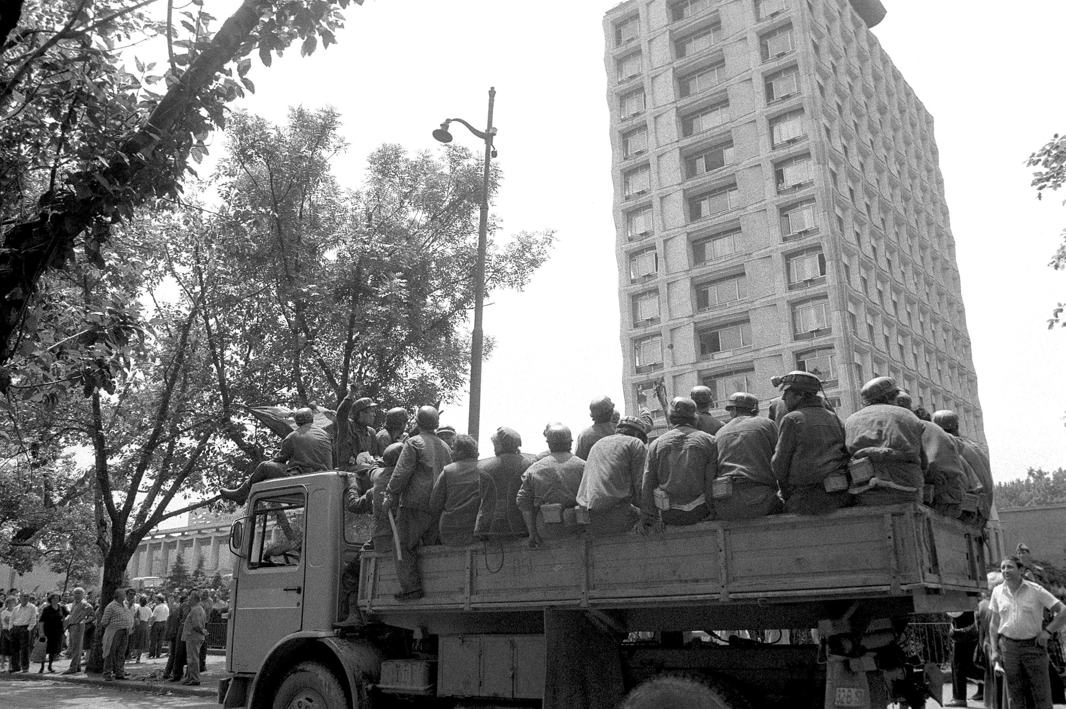 Mineriada Bucuresti 1990_4444243