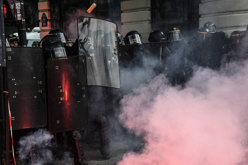 Proteste violente și la Paris. Jandarmii au folosit gaze lacrimogene împotriva manifestanților