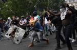 Proteste violente și la Paris. Jandarmii au folosit gaze lacrimogene împotriva manifestanților