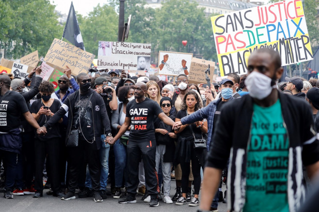 Proteste violente și la Paris. Jandarmii au folosit gaze lacrimogene împotriva manifestanților