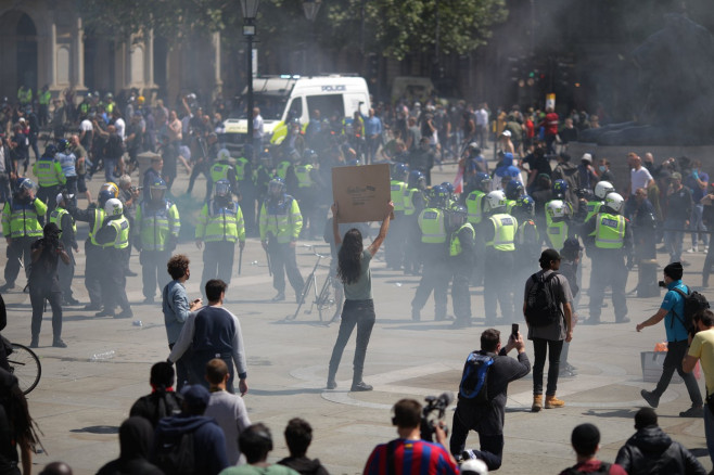 Ciocniri violente între poliție și activiștii de extremă dreapta, în Londra, în timpul protestelor anti-rasism