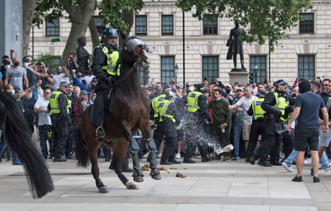 Ciocniri violente între poliție și activiștii de extremă dreapta, în Londra, în timpul protestelor anti-rasism