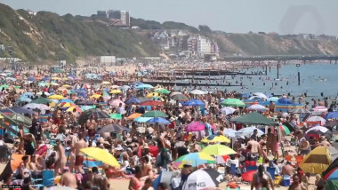 plajă plină în Bournemouth