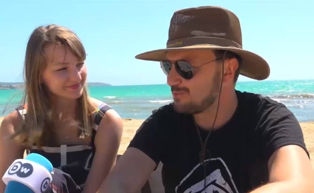 VIDEO. Primii turisti dupa pandemie sunt primiti ca niste vedete in Mallorca: „E prima noastra intalnire cu libertatea!”