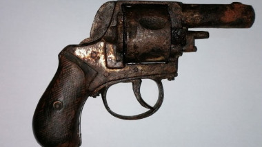 revolver ruginit vândut ca piesă de muzeu