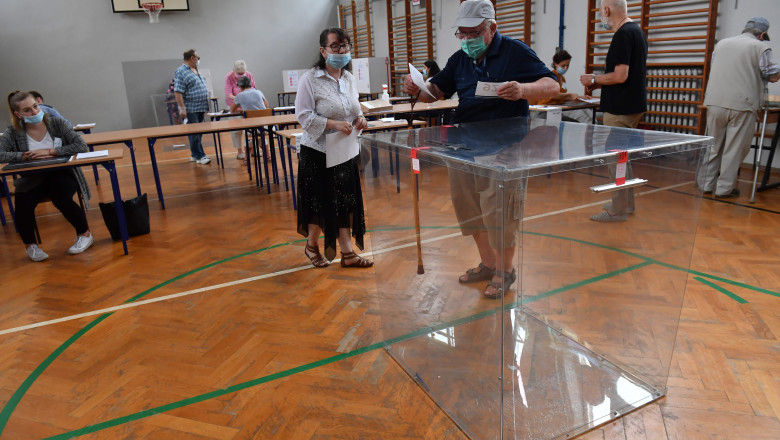 Secţiile de votare pentru alegerile prezidenţiale din Polonia s-au deschis