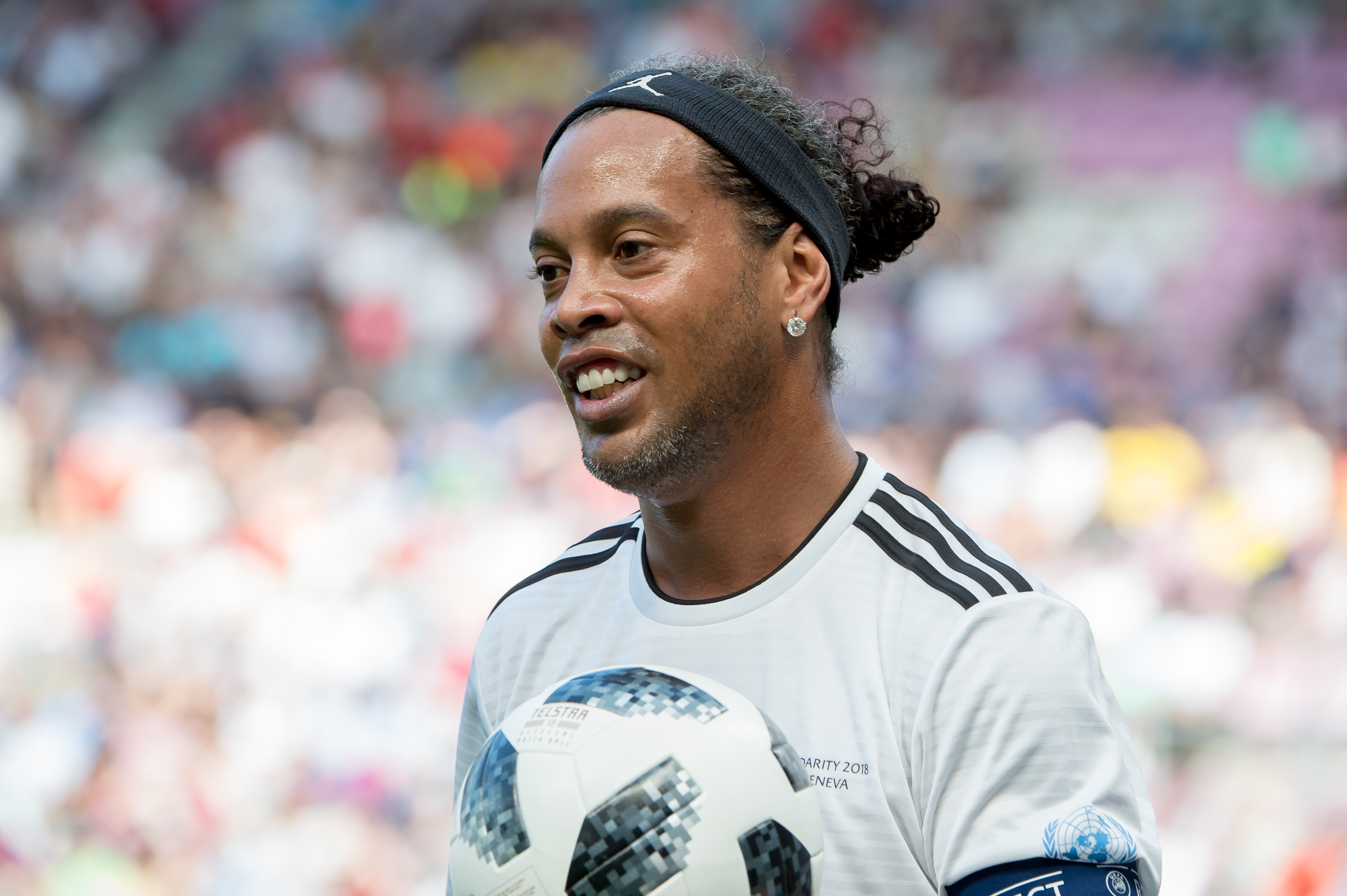 Ronaldinho vrea sa se reapuce de fotbal la 40 de ani. Ar putea fi antrenat de Maradona