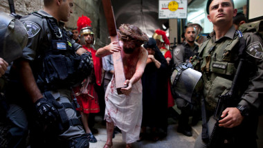 creştini ortodocşi în Ierusalim, Isus înconjurat de poliţişti israelieni