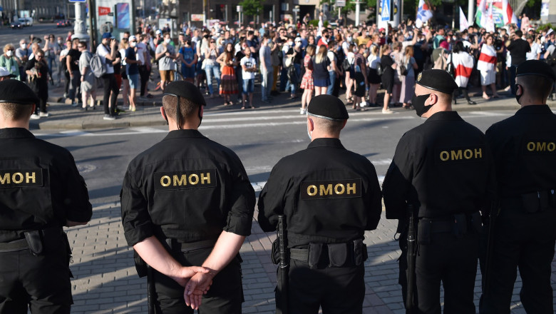 protestatari în Minsk