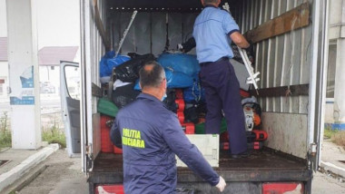 Politia Bacau a confiscat mai multe bunuri de la o grupare specialziata in furtul motoarelor de barci din Suedia