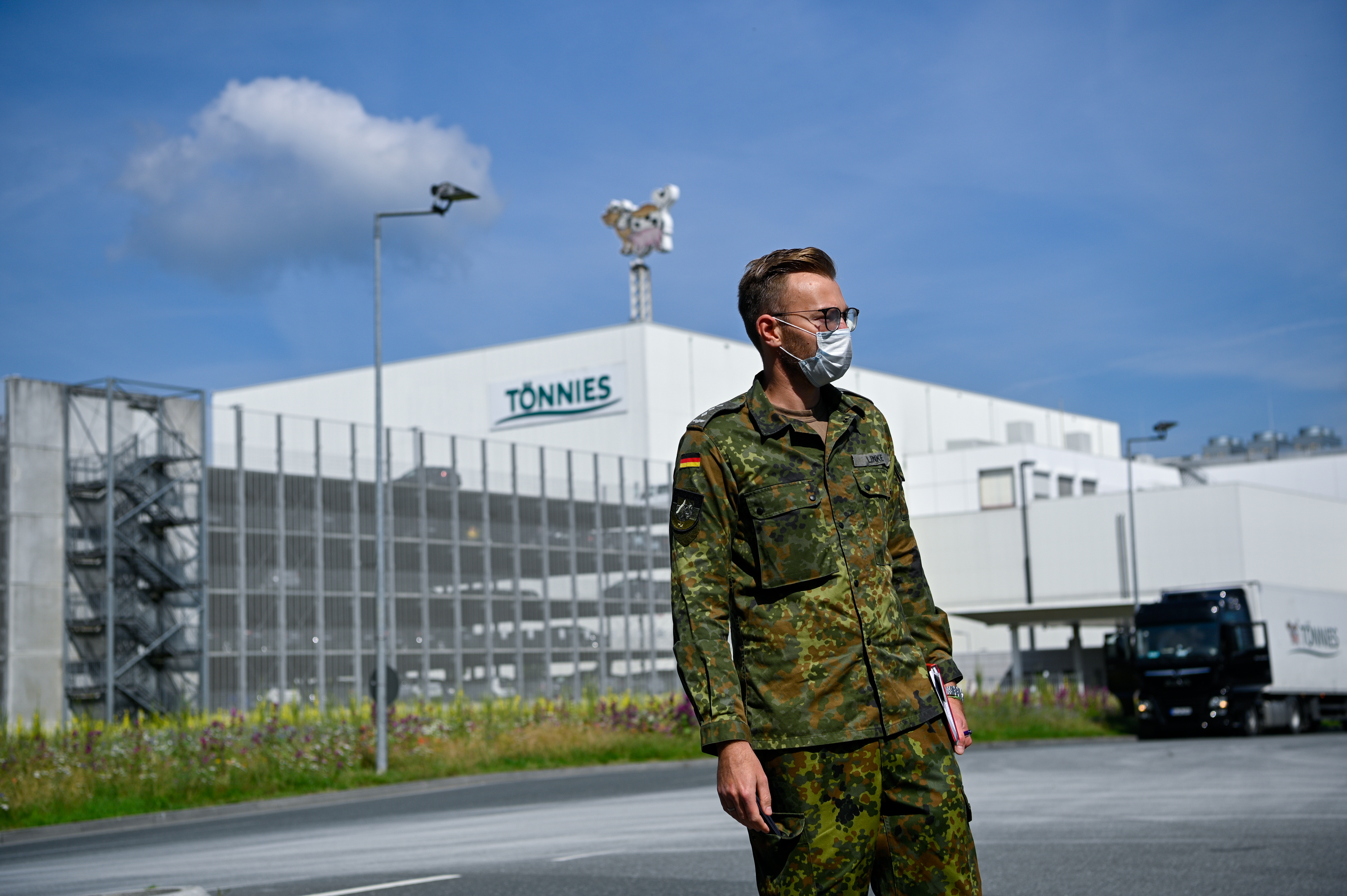 Germania prelungeste carantina pentru muncitorii abatorului din Guetersloh, unde au fost infectati 1.000 de romani