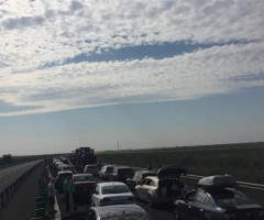 Accident cu trei mașini pe Autostrada Soarelui. Circulația este oprită în condițiile în care erau deja blocaje și se circula în coloană