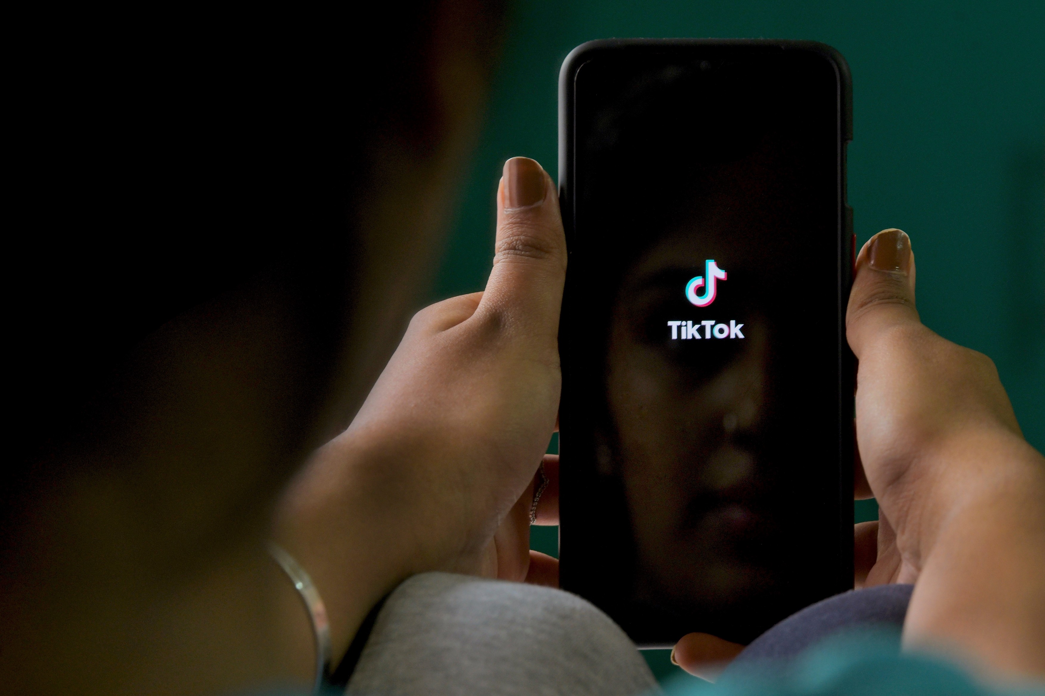 Senatul SUA a votat interzicerea TikTok pe telefoanele guvernului si ale membrilor Congresului