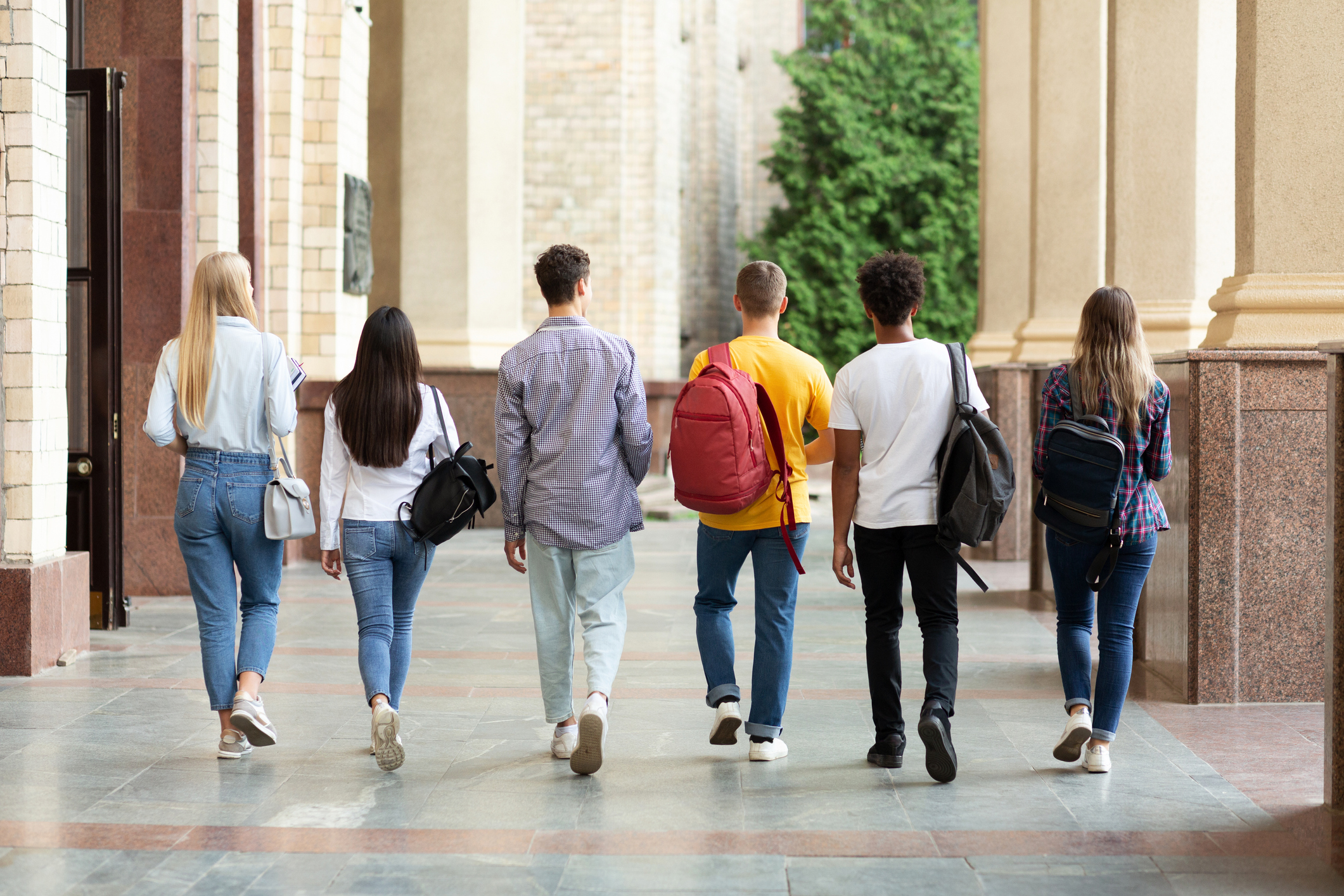 Actele de studiu vor avea cod QR. Elevii scapă de dosarul cu copii după diplome și certificate