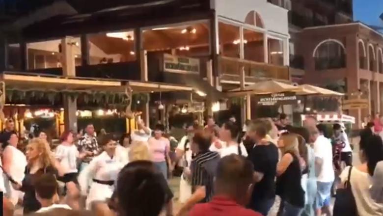 Seful Politiei Constanta, dat afara dupa hora cu sute de turisti de la Mamaia