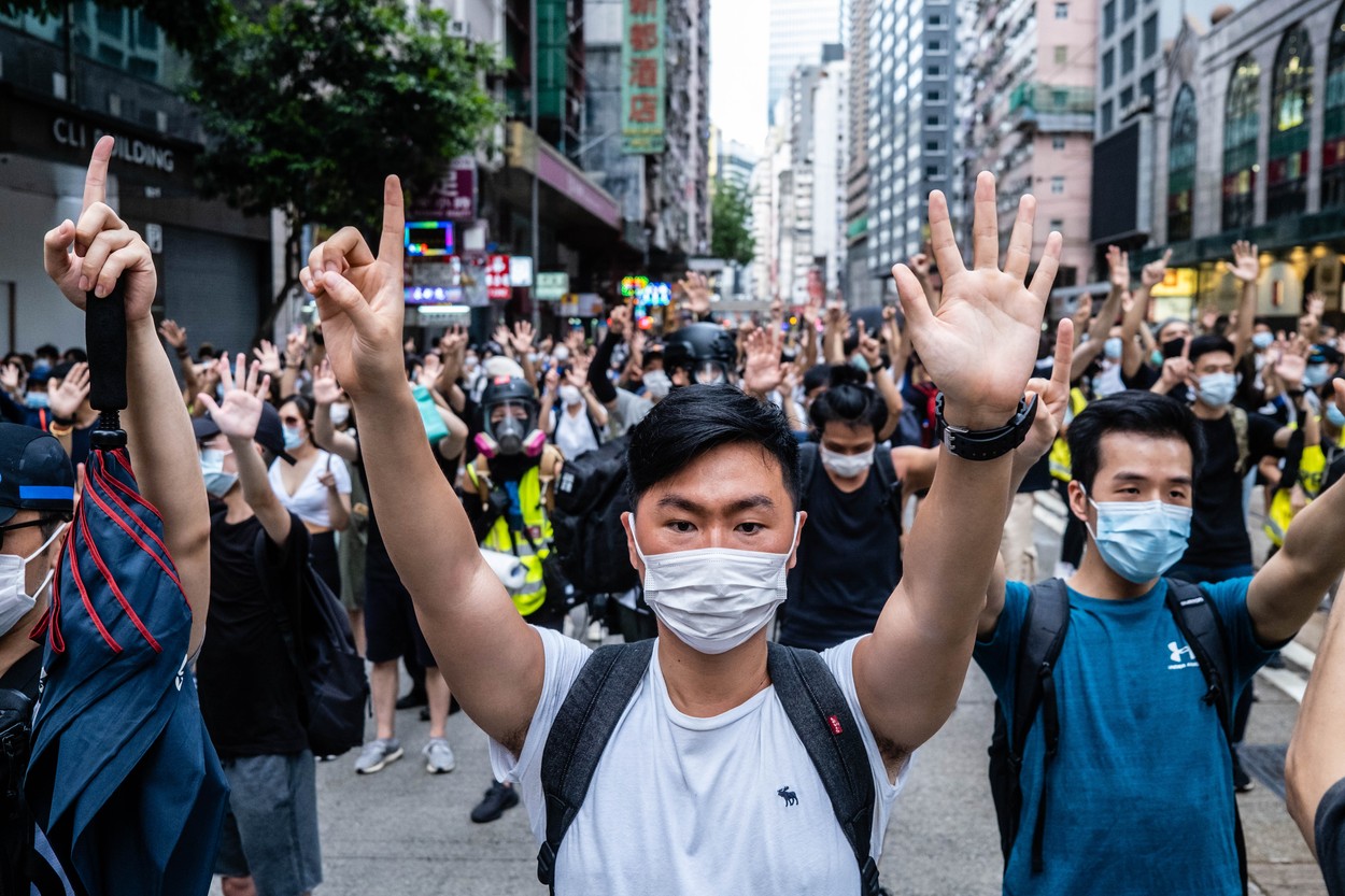 Opt activişti pro-democraţie din Hong Kong, arestați pentru protestele de acum șase luni