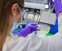 Ţara care a început testarea pe oameni a vaccinului împotriva COVID-19