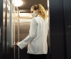 Studiu: Femeie asimptomatică a infectat cu coronavirus 71 de persoane, după ce a folosit liftul clădirii în care locuia