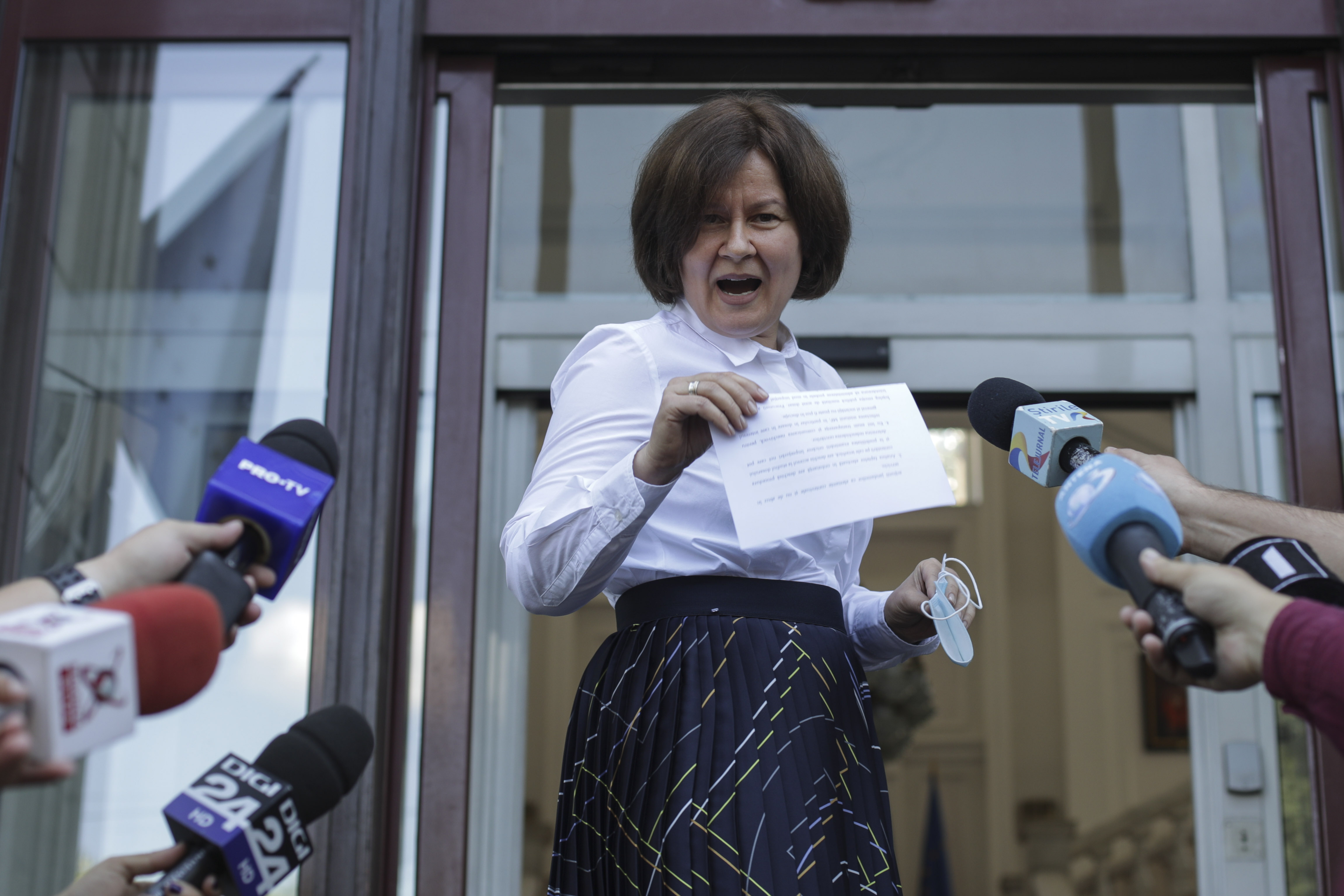 Fostul procuror general al României s-a pensionat la 50 de ani. Klaus Iohannis a semnat decretul