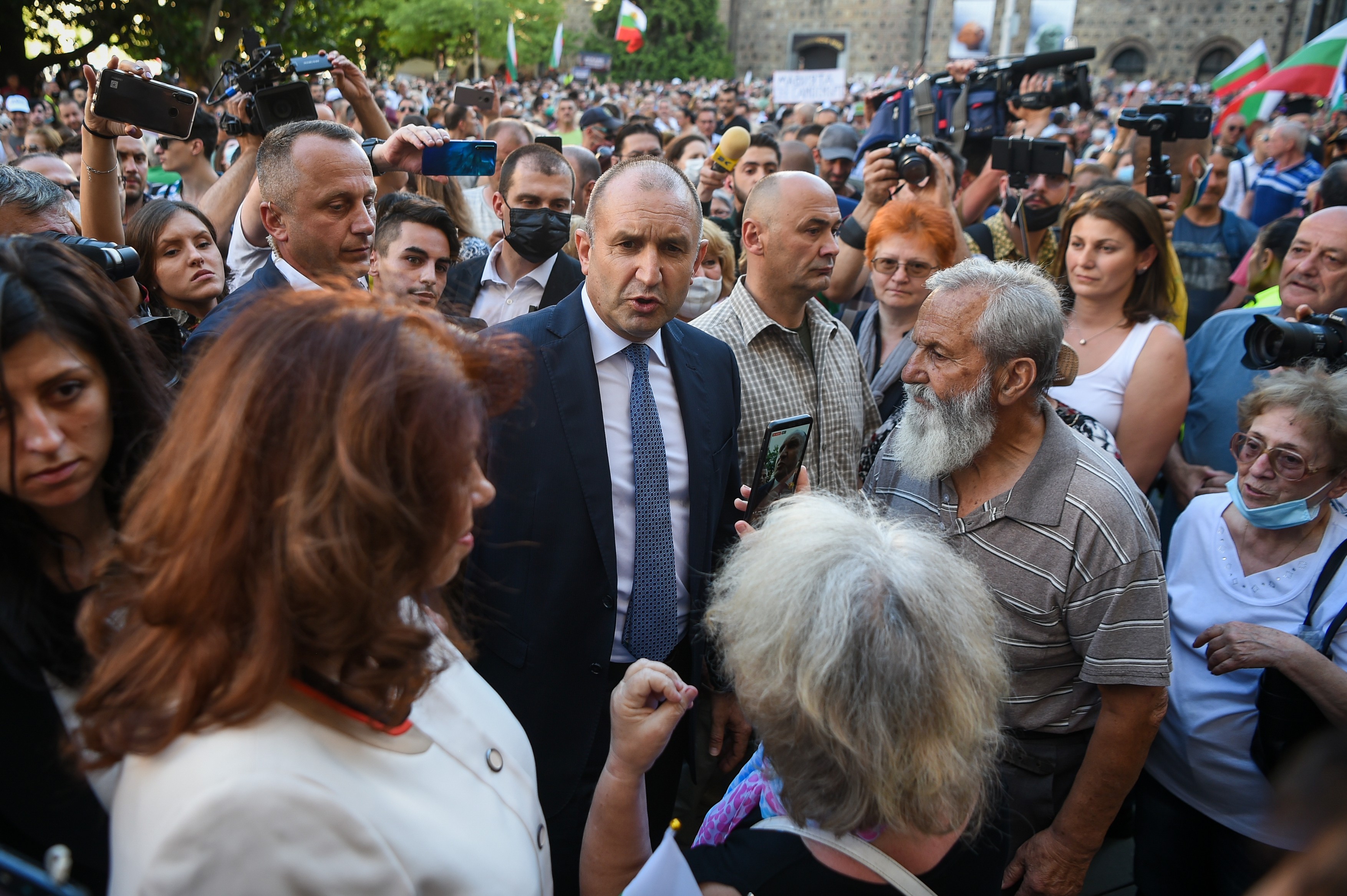 Preşedintele Bulgariei a intrat în contact cu un oficial pozitiv la COVID-19. Rumen Radev trebuie să se autoizoleze