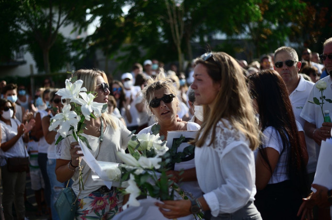 Șoferul de autobuz, bătut de pasagerii cărora le-a cerut să poarte mască, a murit. Francezii au ieșit în stradă în urma tragediei