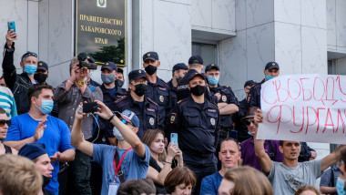 40.000 de oameni au strigat "Putin, demisia" în timpul protestelor față de arestarea unui guvernator din Orientul Îndepărtat